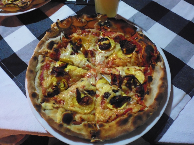 Pizza Bananera in der Pizzeria Candela
